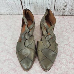 Free people Wanderlust Khaki Pointed Toe Back Zipper Flat Shoes Sz 37 US 7